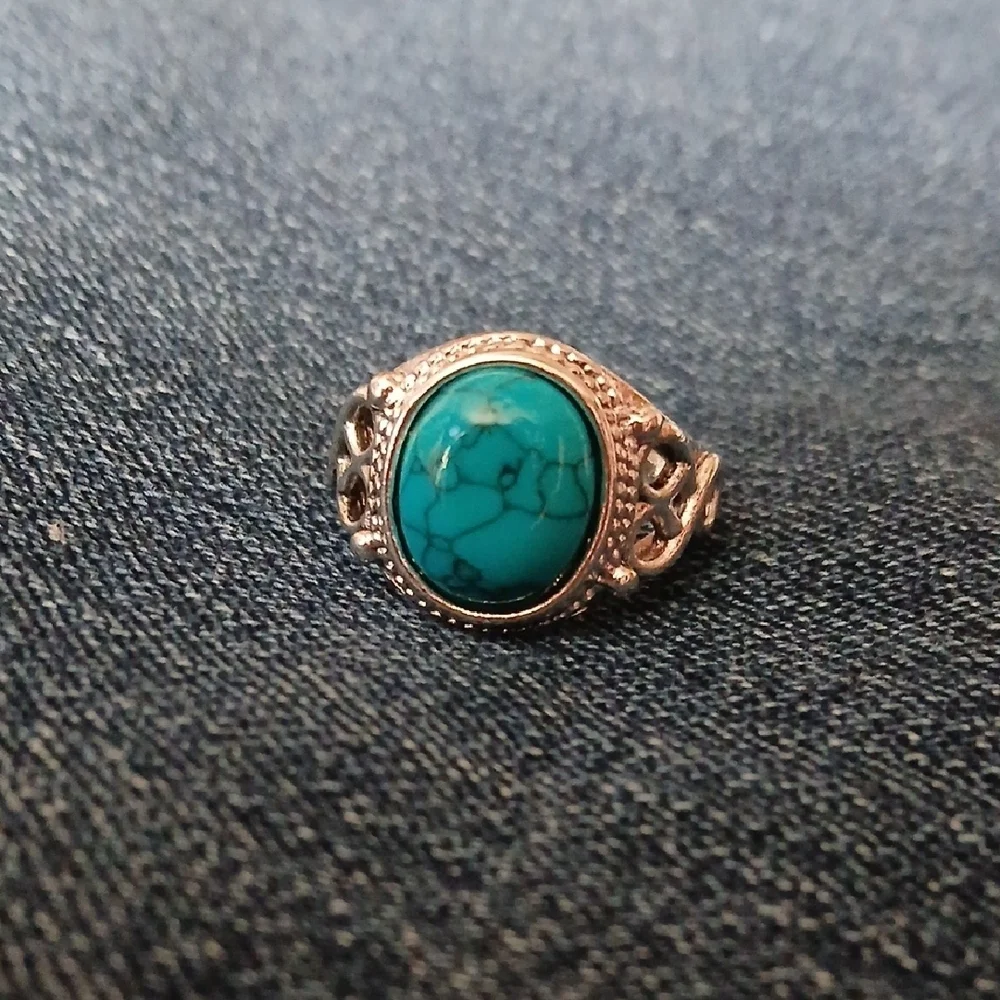 Blue and Silver Turquoise Ring with Classic Design